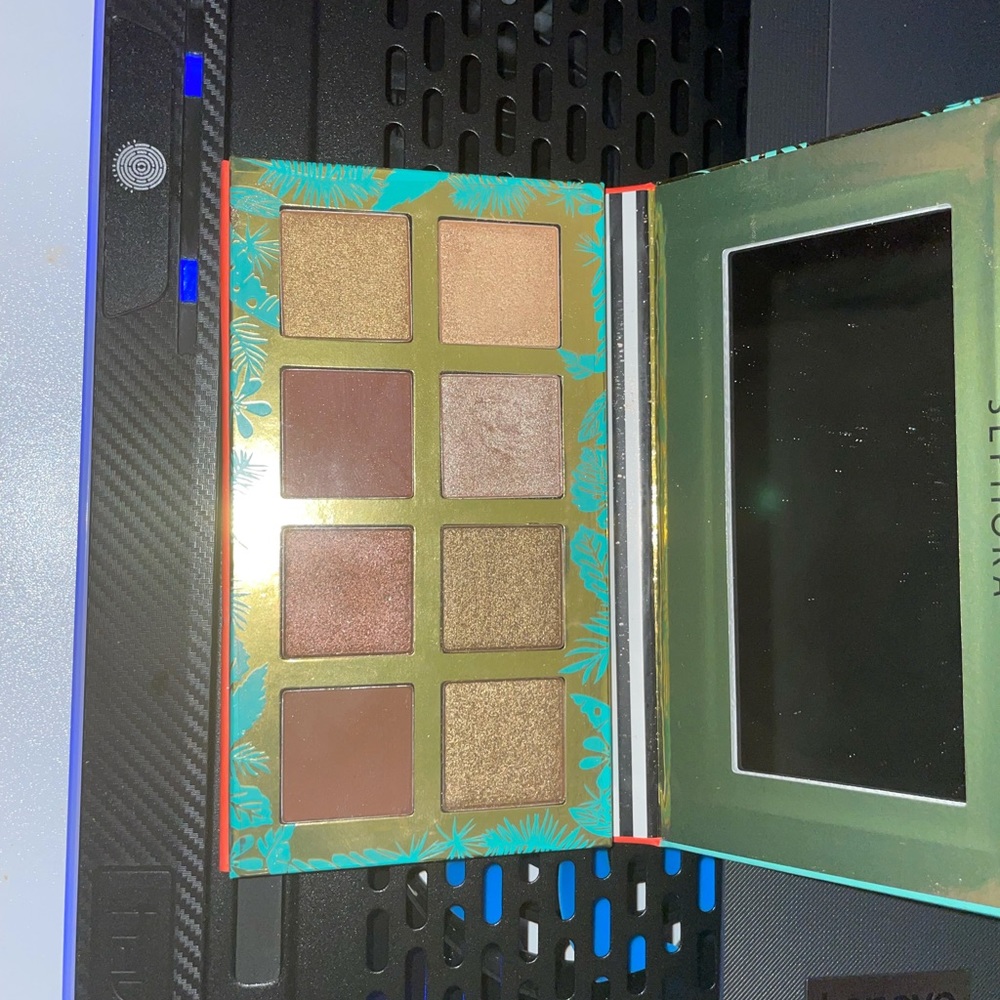 Sephora Beauty Animal Eyes Eyeshadow Palette - Picture 2 of 3